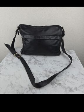 Lisa Loren Black Purse